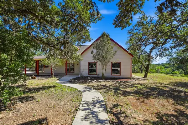 514 Burning Sunrise Dr, Bandera, TX 78003