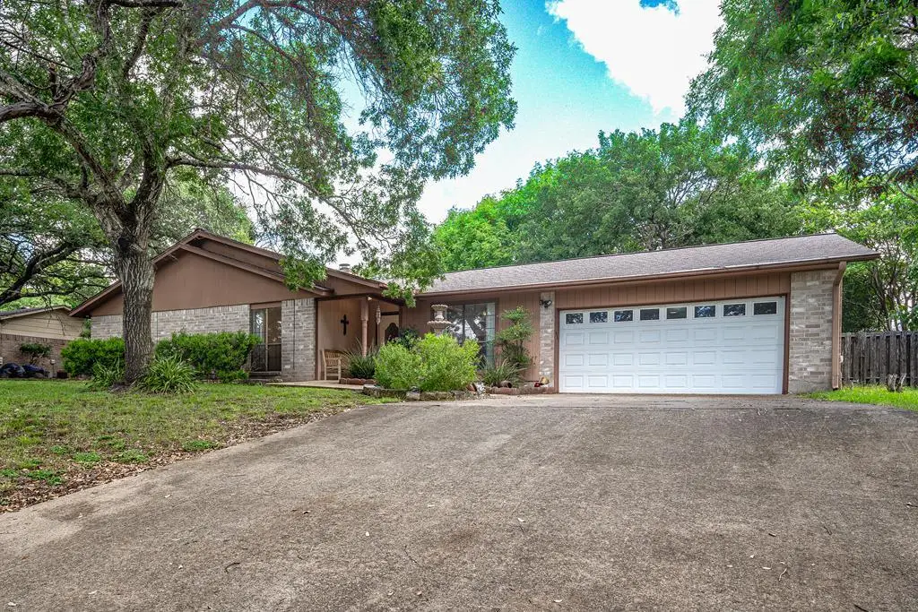 205 Oakview Dr, Kerrville, TX 78028 - #1