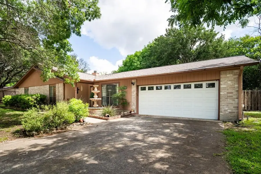 205 Oakview Dr, Kerrville, TX 78028 - #2