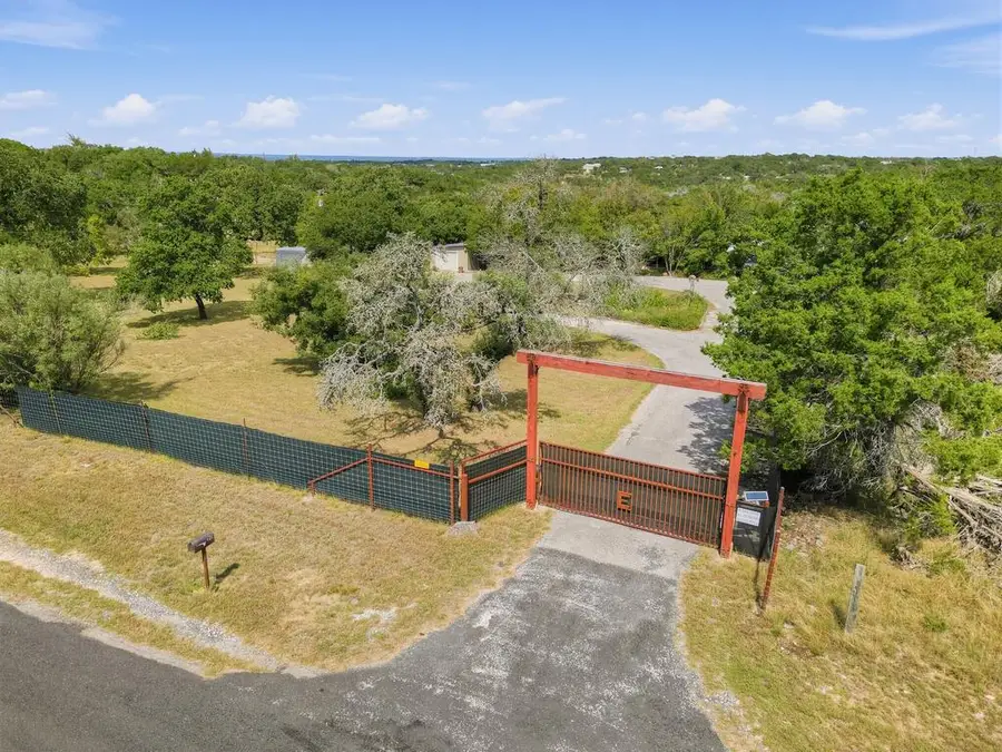 201 S Sierra Rd, Kerrville, TX 78028 - #3