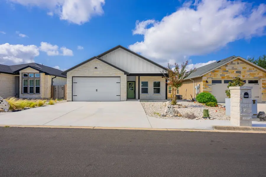 1012 Creswell Ln, Kerrville, TX 78028 - #2