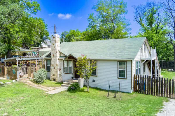 1216 First St, Kerrville, TX 78028