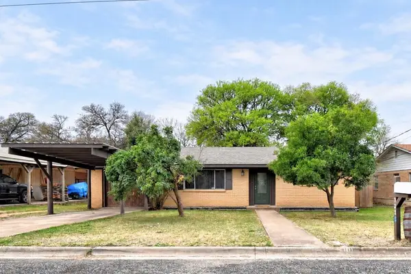 1111 Donna Kay Dr, Kerrville, TX 78028