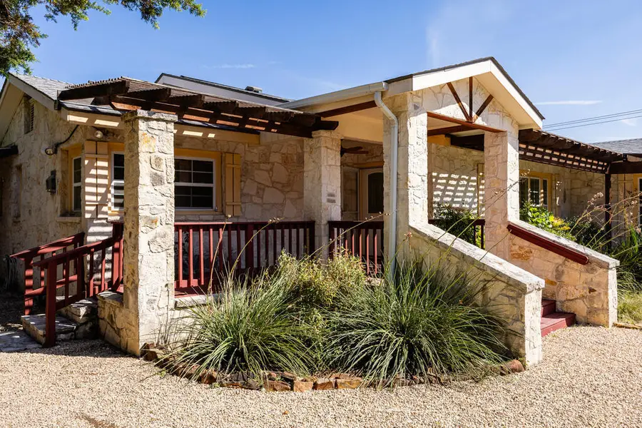 1121 Monroe Dr, Kerrville, TX 78028 - #3