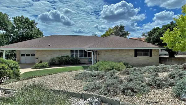 216 Loma Vista Dr, Kerrville, TX 78028