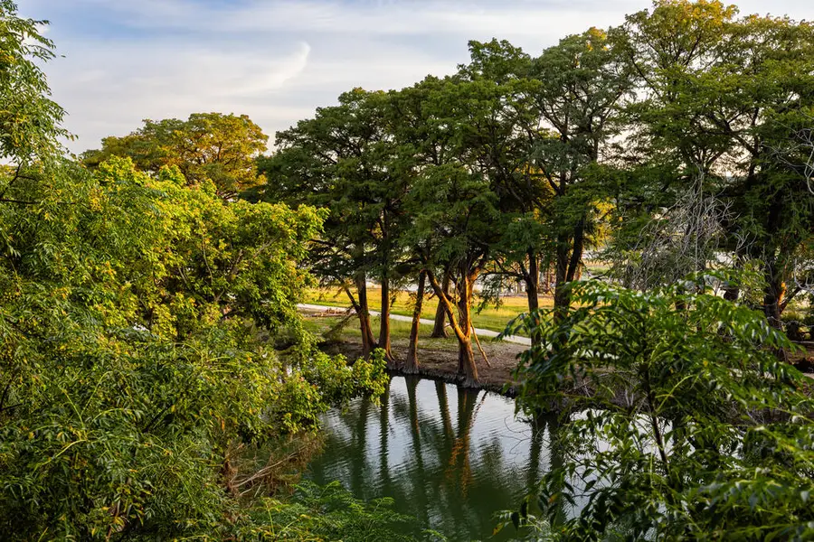 405 Water St, Kerrville, TX 78028 - #2