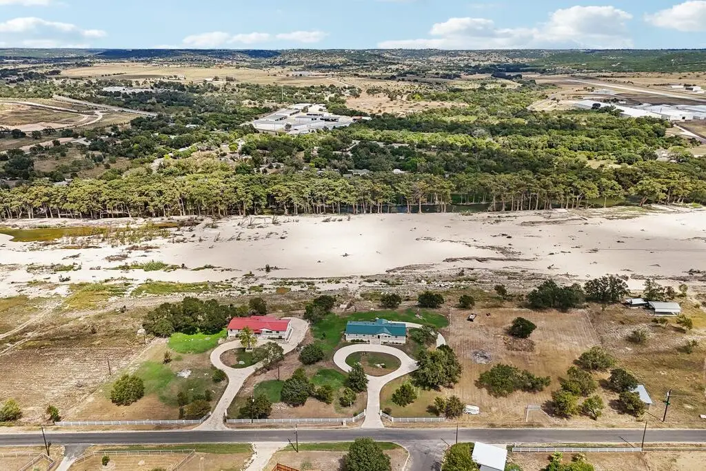 256,250 Wharton Rd, Kerrville, TX 78028 - #1