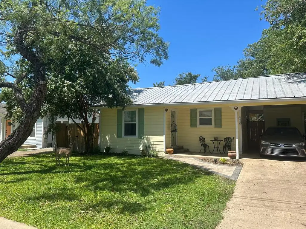 620 Robinson Ave, Kerrville, TX 78028 - #1