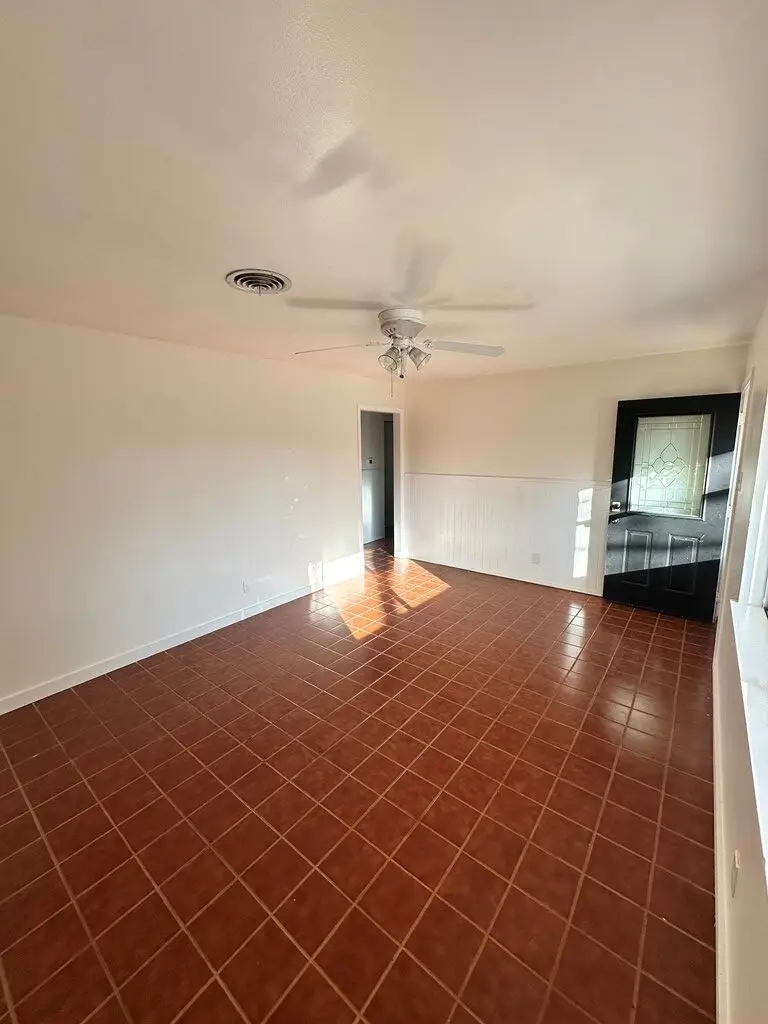 510 Lake Dr, Kerrville, TX 78028 - #2