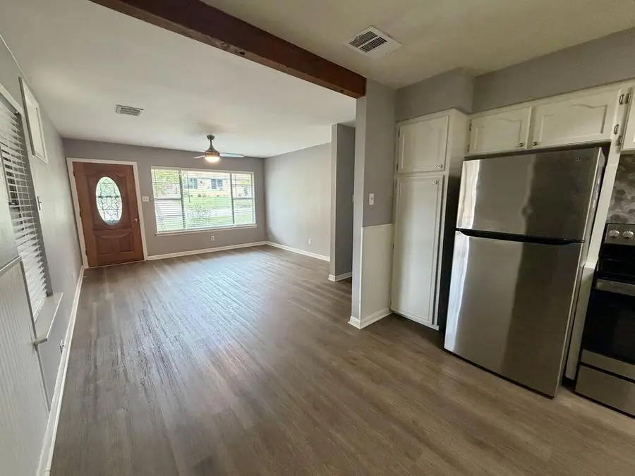 1725 First St, Kerrville, TX 78028 - #3