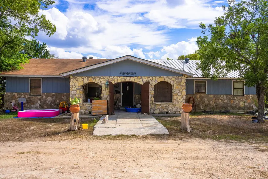 1400 Panther Hollow Dr, Bandera, TX 78003 - #2