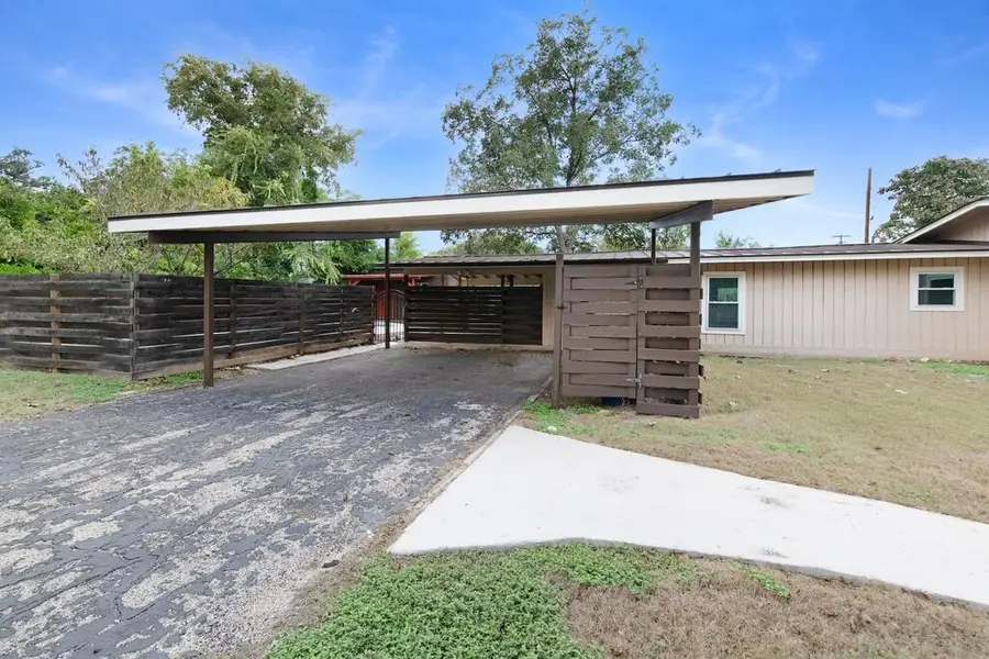 1232 Virginia Dr, Kerrville, TX 78028 - #2