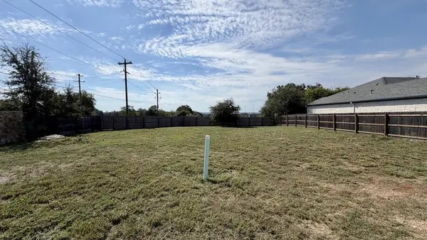 101 Parlin Ln, Fredericksburg, TX 78624