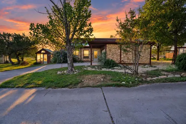 9 E River Oaks Lane, Ingram, TX 78025