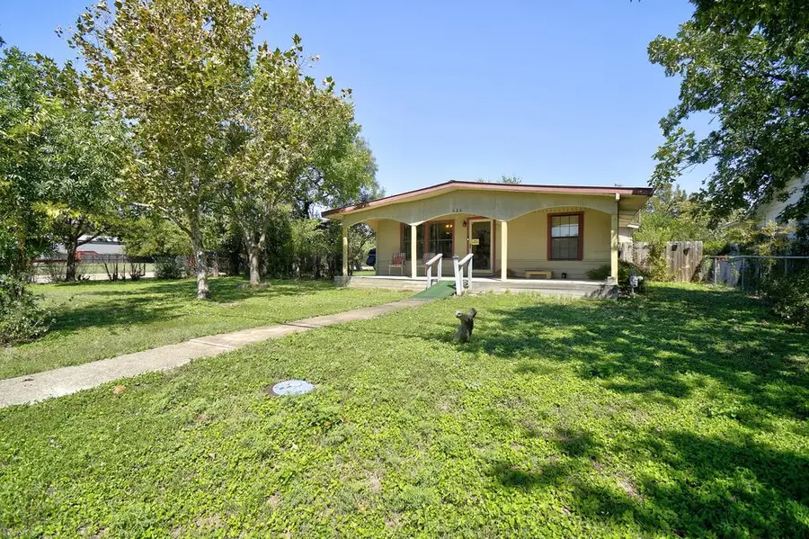 526 Guadalupe St, Kerrville, TX 78028 - #2