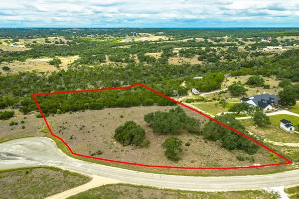 65 Tablerock Dr, Kerrville, TX 78028