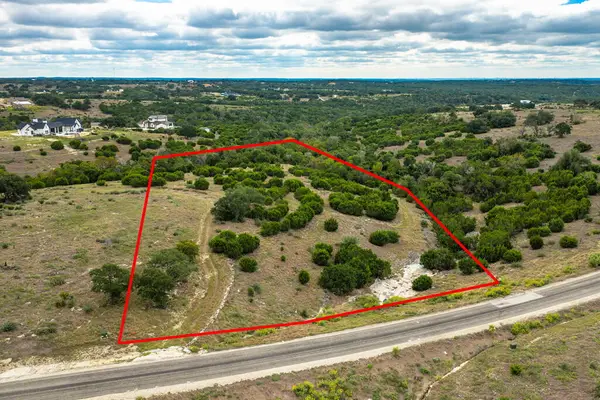 121 Cattlemans Crossing Dr, Kerrville, TX 78028
