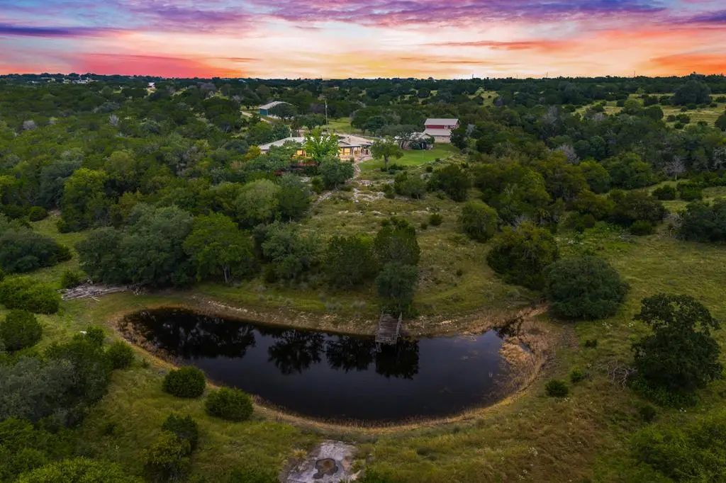 2000 Calcote Rd, Kerrville, TX 78028 - #1