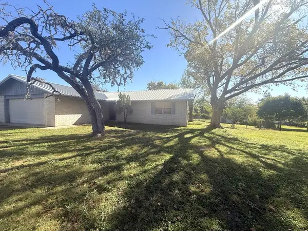 120 Oak Ridge Dr, Kerrville, TX 78028