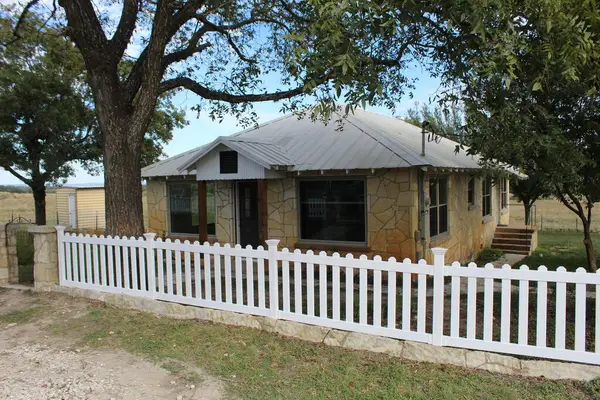 131 E Big Joshua Creek Rd, Comfort, TX 78013