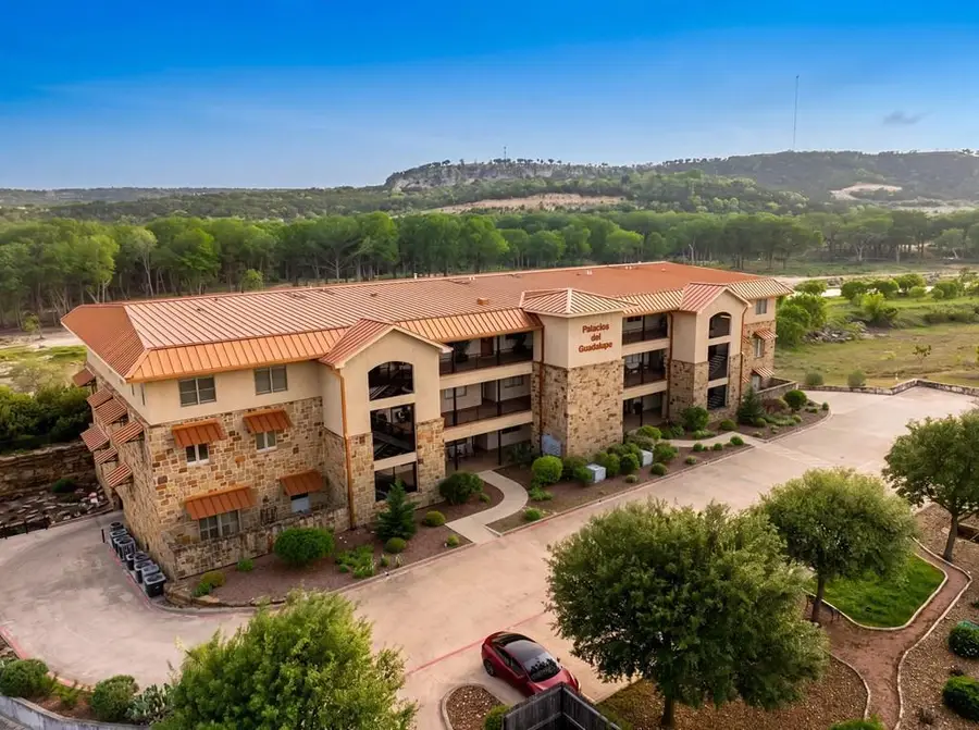 521 Guadalupe St, Kerrville, TX 78028 - #2