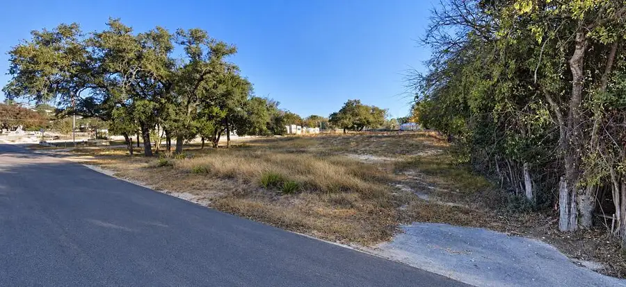 512 N Yorktown Blvd, Kerrville, TX 78028 - #3