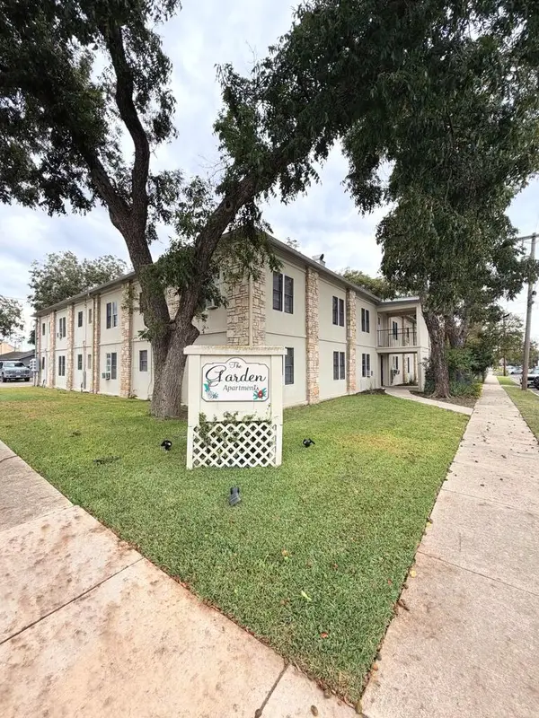 625 Earl Garrett, Kerrville, TX 78028