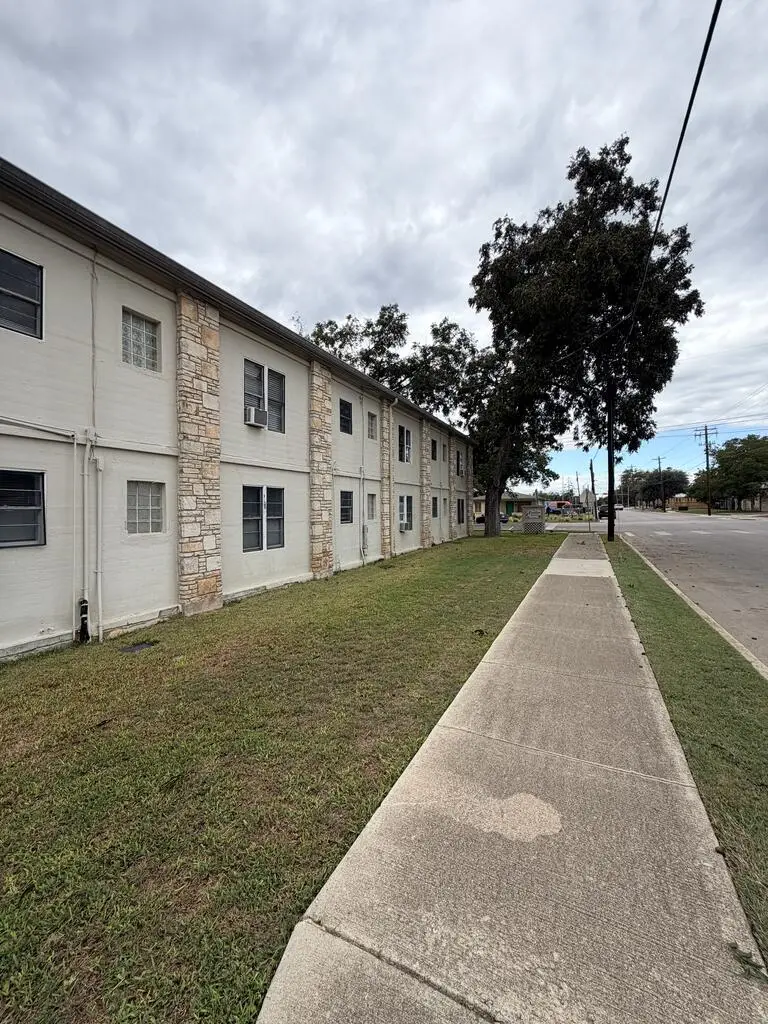 625 Earl Garrett, Kerrville, TX 78028 - #2