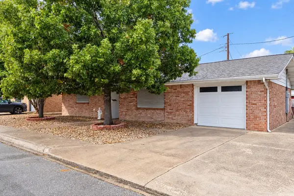 130 Village Dr, Kerrville, TX 78028