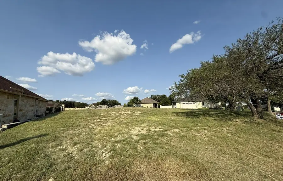 1902 Valencia Dr, Kerrville, TX 78028 - Image #2