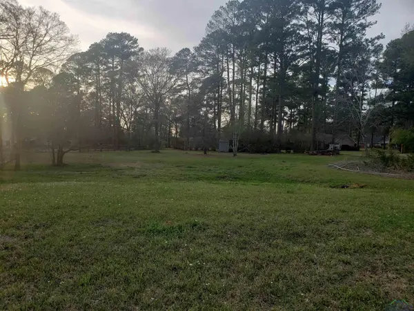 208 Piney Loop, Marshall, TX 75672-5126