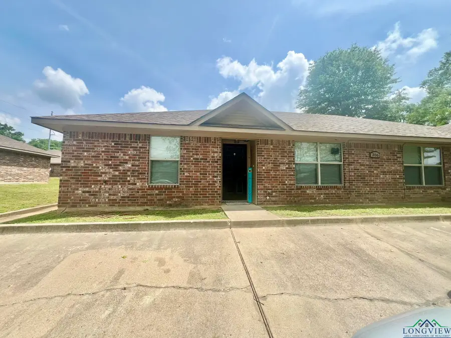 206 N Chestnut St, Hallsville, TX 75650 - Image #2