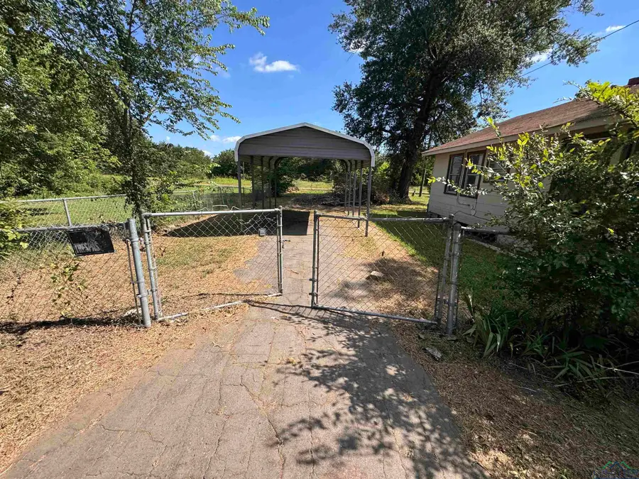 582 E Main St, Van, TX 75790-0000 - #2