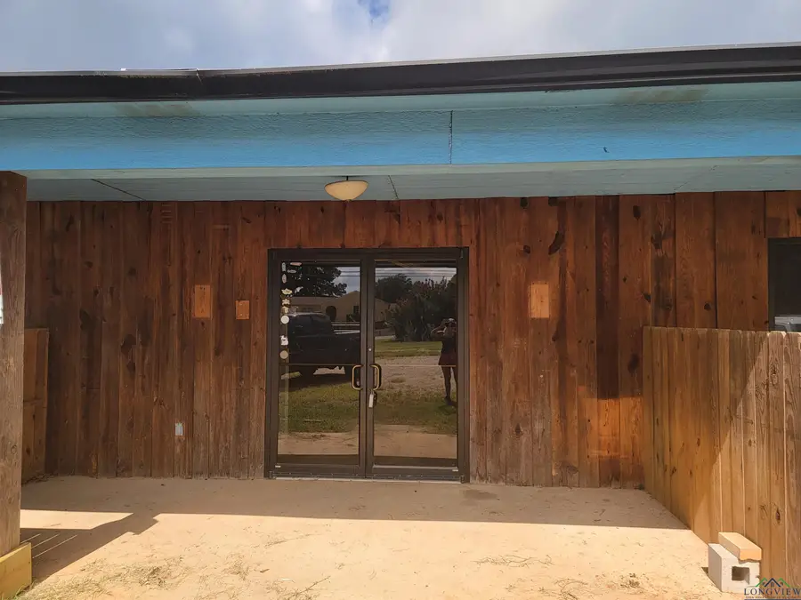 10530 S Main St, New London, TX 75682 - Image #2