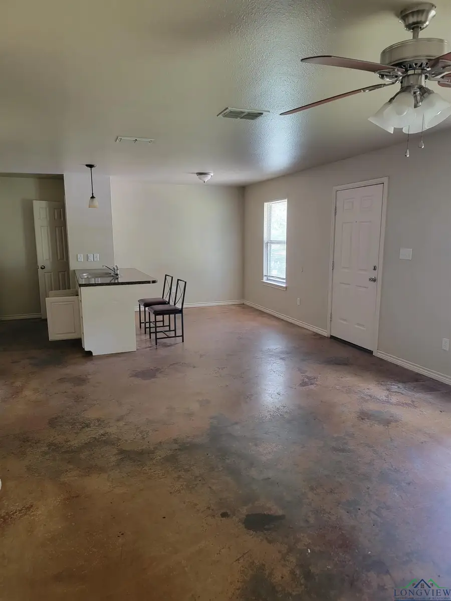 155 & 157 W Holt Street, New London, TX 75682 - Image #3