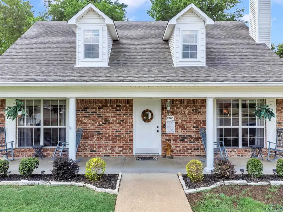 2505 W Gay Avenue, Gladewater, TX 75647 - #2