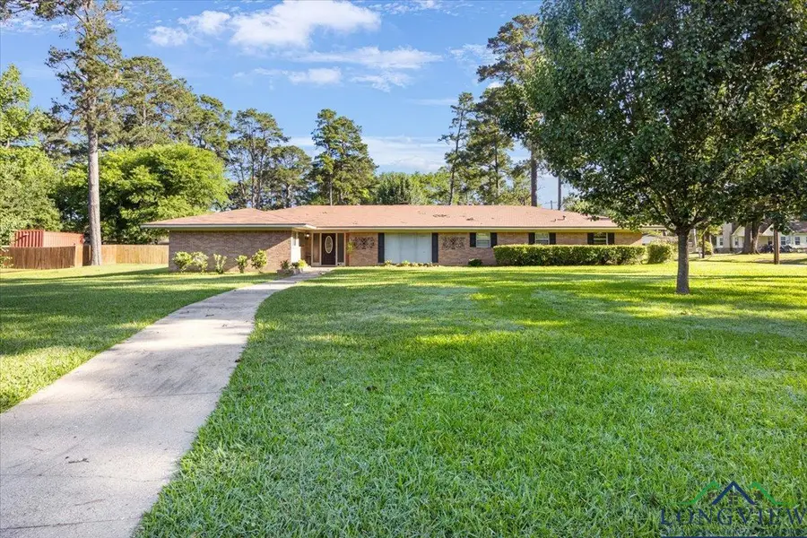 400 W Perry Pl, Carthage, TX 75633 - Image #2