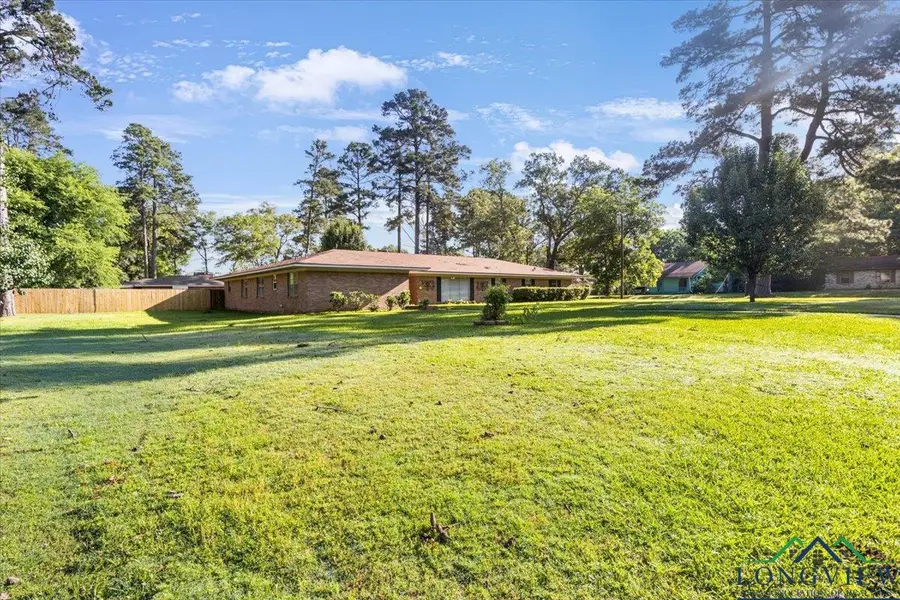 400 W Perry Pl, Carthage, TX 75633 - Image #3