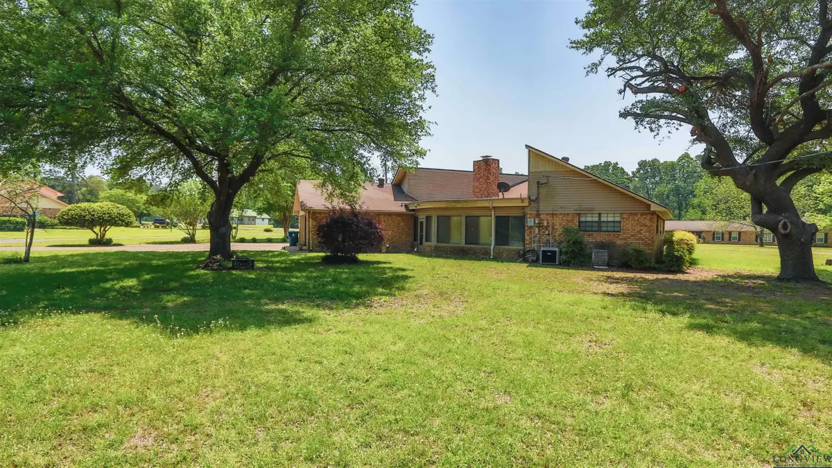 242 W Victoria Woods St, Waskom, TX 75692 - Image #1