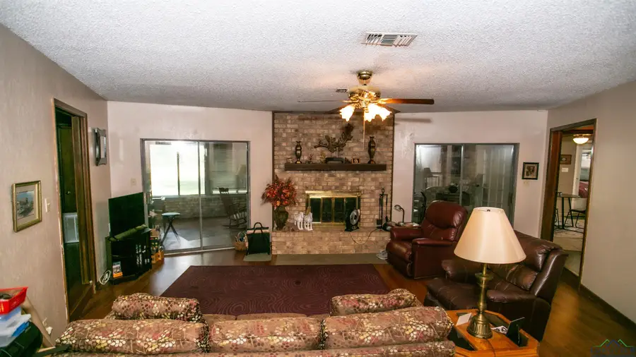 242 W Victoria Woods St, Waskom, TX 75692 - Image #3