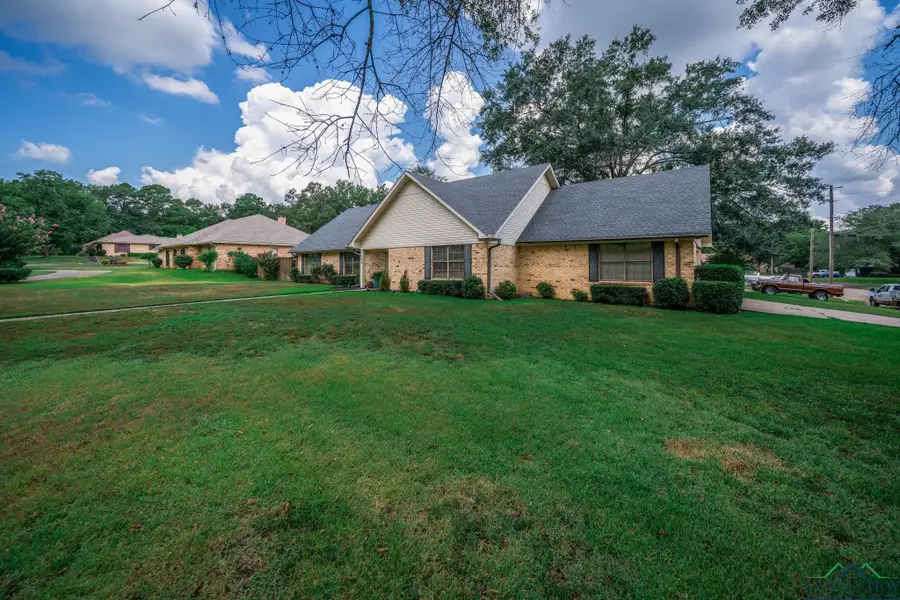 1002 Ruby St, Gilmer, TX 75644 - Image #3