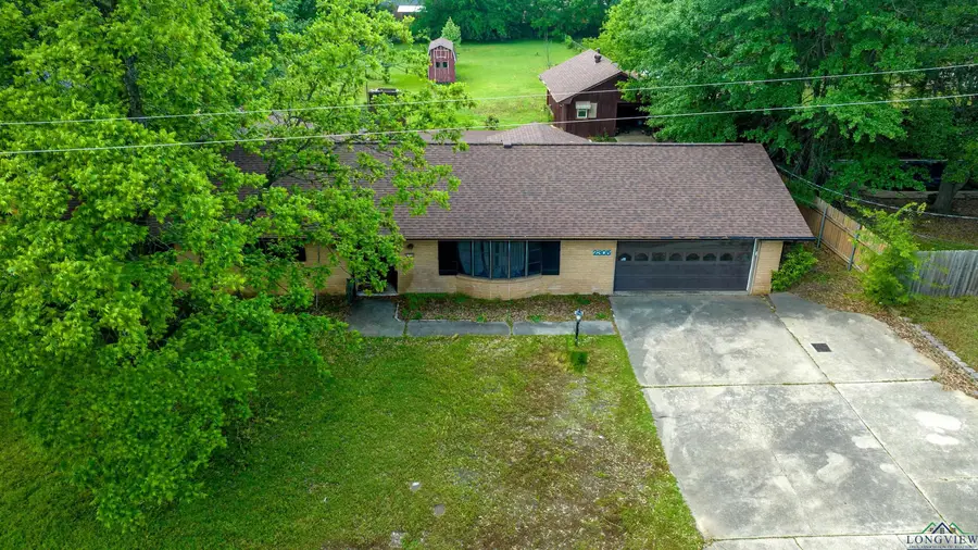 2305 Buccaneer Dr, Longview, TX 75604 - Image #2