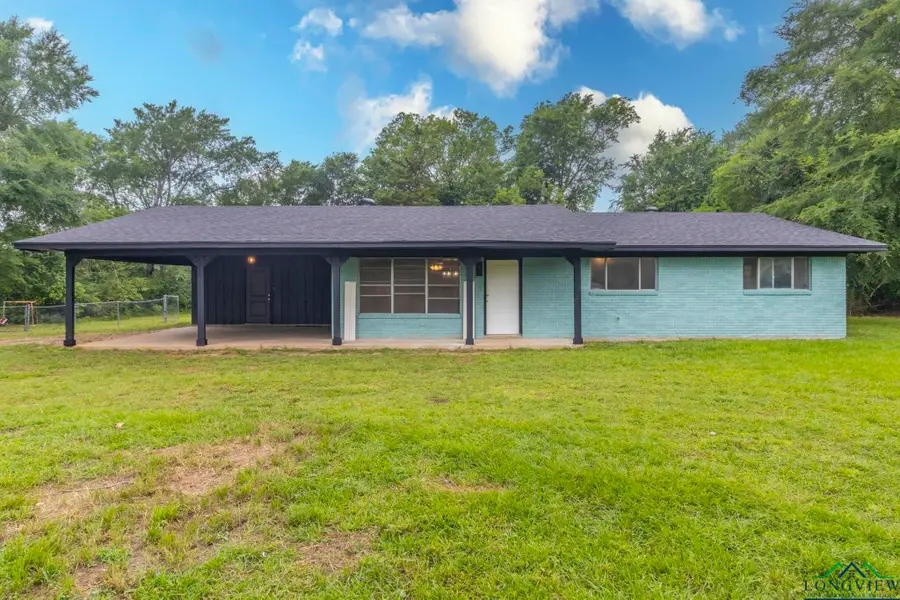 2820 W Upshur Ave, Gladewater, TX 75647 - Image #2