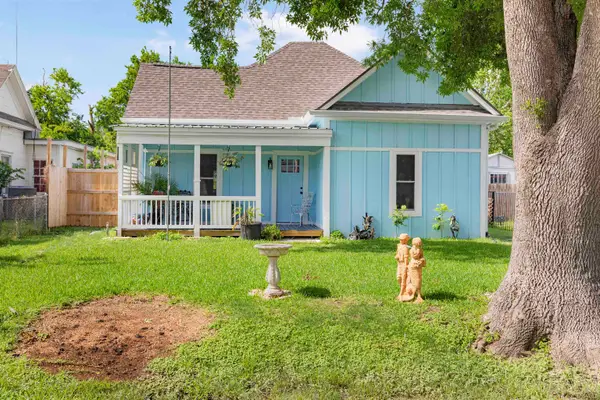 408 Morton Avenue, Palacios, TX 77465