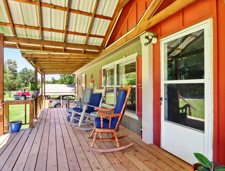 112 Melody Dr, Gladewater, TX 75647 - Image #2