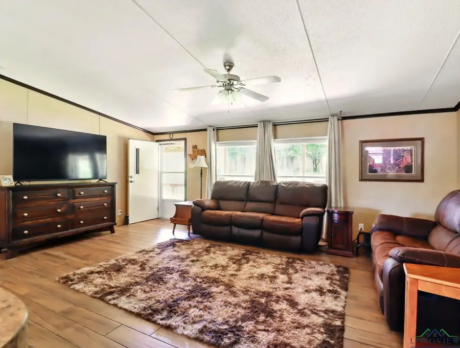 112 Melody Dr, Gladewater, TX 75647 - Image #3