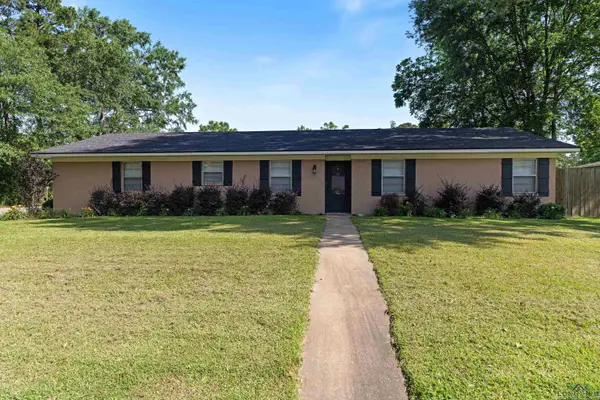 1130 Oakwood St., Carthage, TX 75633