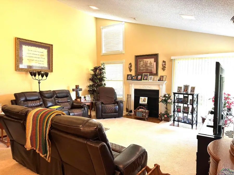 4 Wellington Dr, Longview, TX 75605 - Image #3