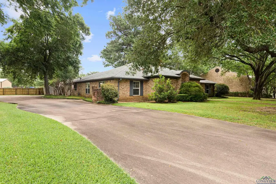 4 BRIAR LN., Kilgore, TX 75662 - Image #2