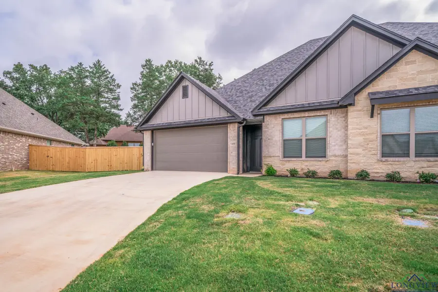 1420 Page Valley Cir, Longview, TX 75601 - Image #2